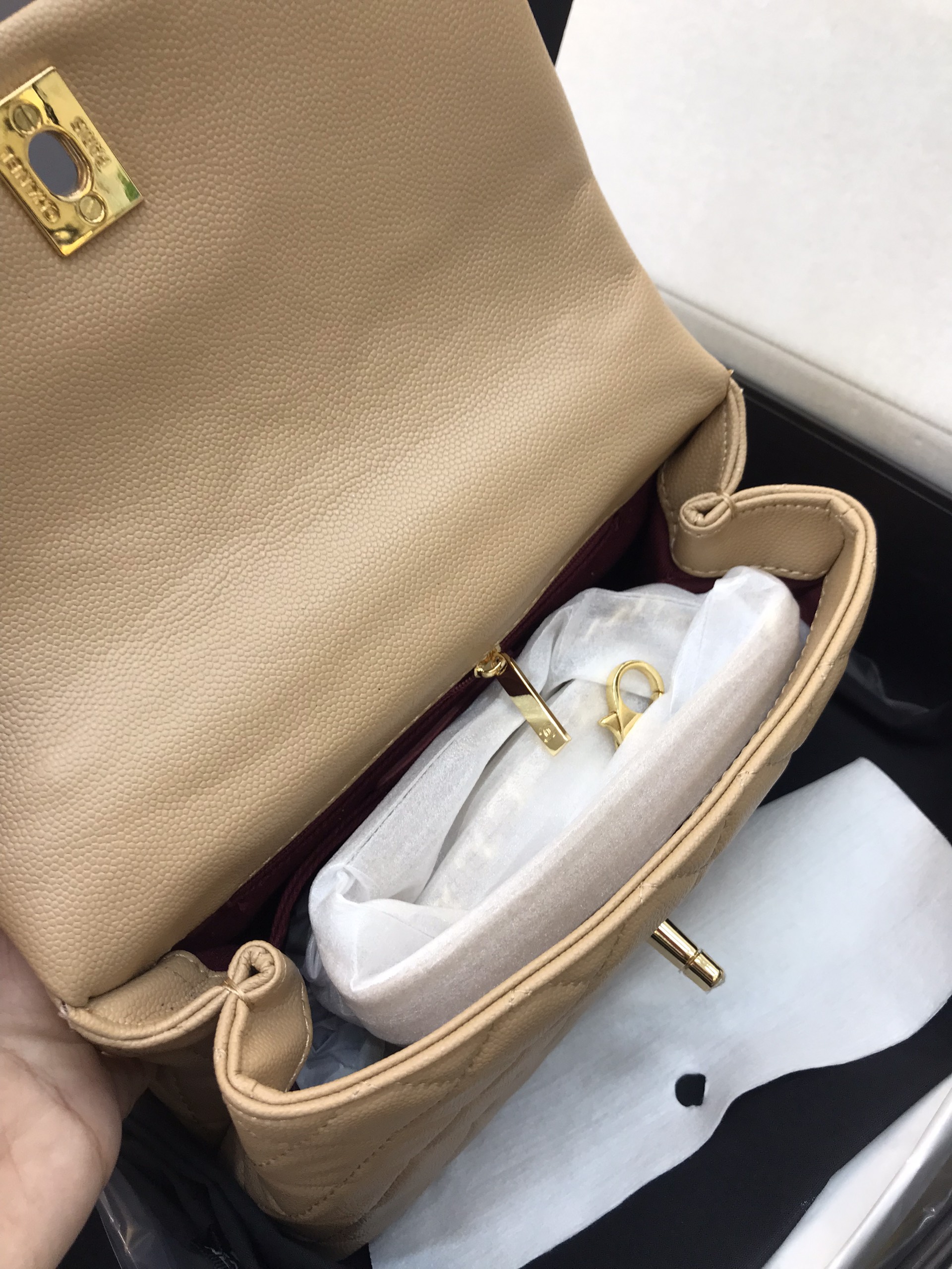 Túi Xách Chanel Coco Super Màu Kem Đậm Khóa Vàng Size 23cm